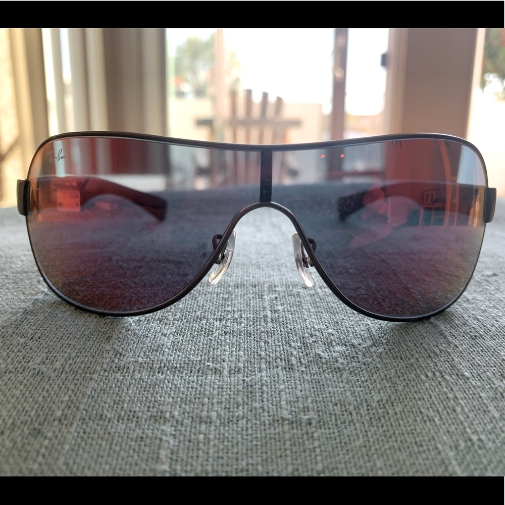 Authentic Ray Ban sunglasses excellent condition